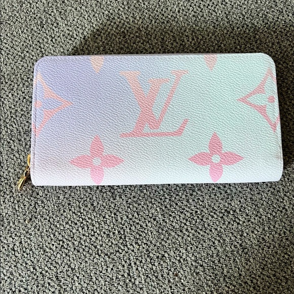 Louis Vuitton Handbags - Authentic Louis Vuitton Zippy Wallet